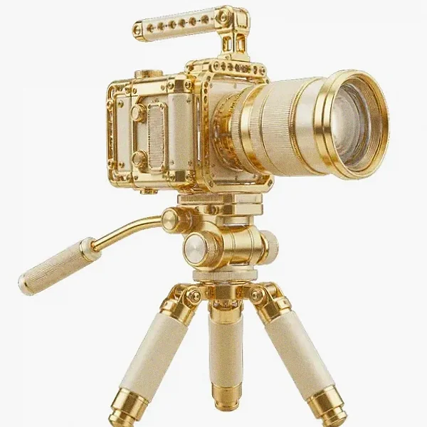 Camera on tripod — Lizaro